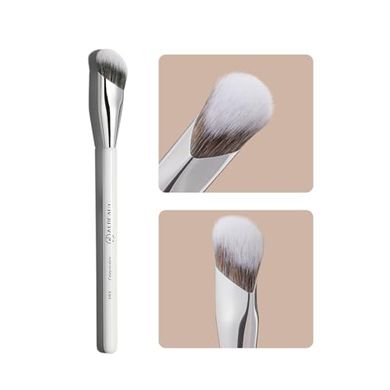 Precision Angled Concealer Brush (193)
